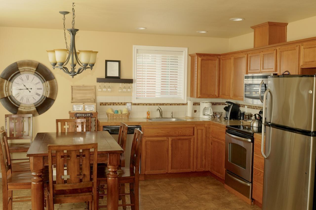 Collins Inn & Seaside Cottages (Adults Only) Ocean Shores Εξωτερικό φωτογραφία