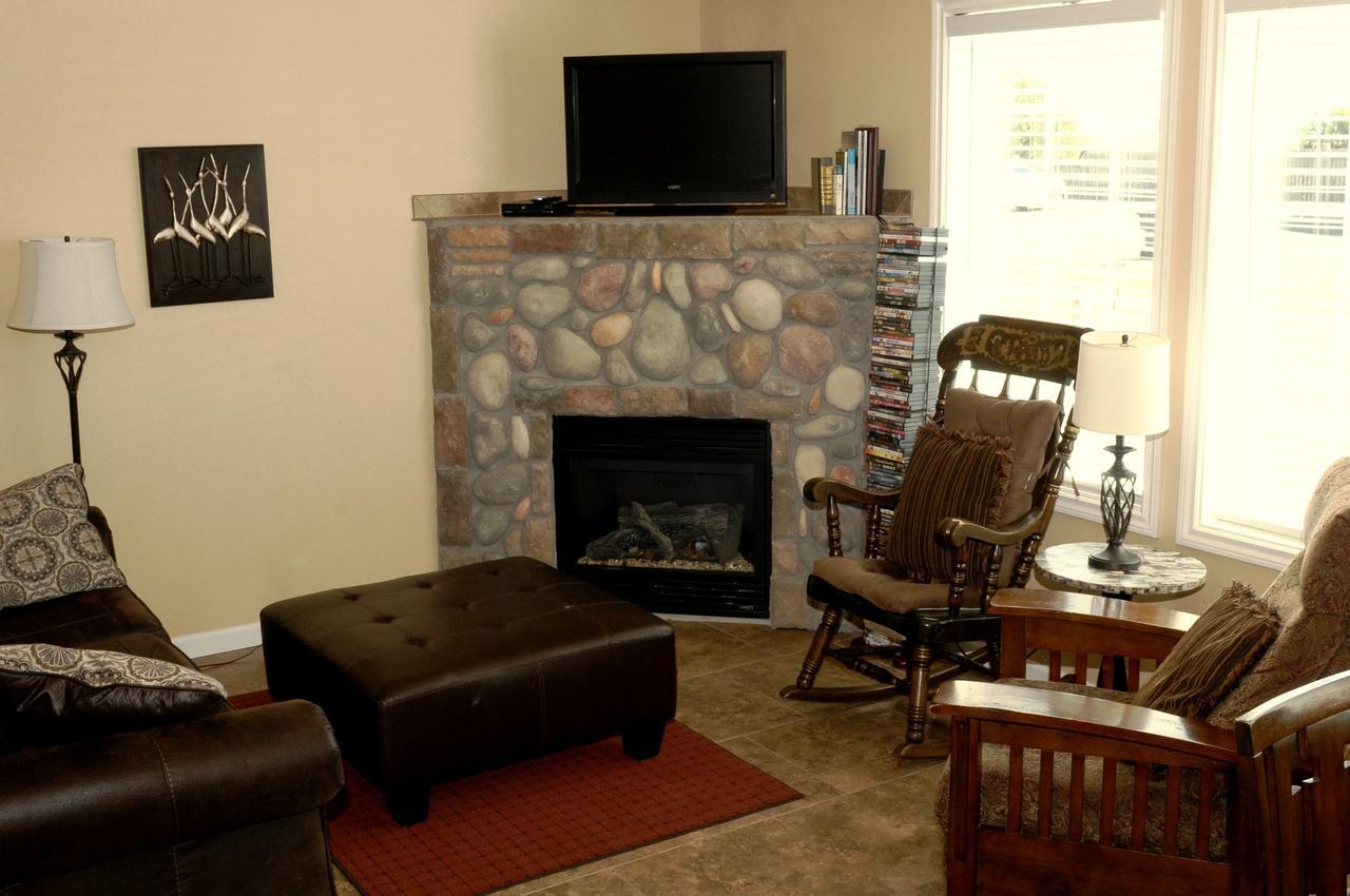 Collins Inn & Seaside Cottages (Adults Only) Ocean Shores Εξωτερικό φωτογραφία