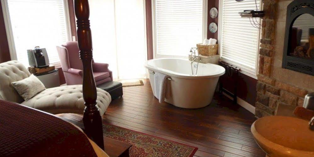 Collins Inn & Seaside Cottages (Adults Only) Ocean Shores Εξωτερικό φωτογραφία