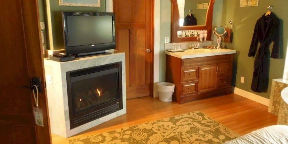 Collins Inn & Seaside Cottages (Adults Only) Ocean Shores Εξωτερικό φωτογραφία