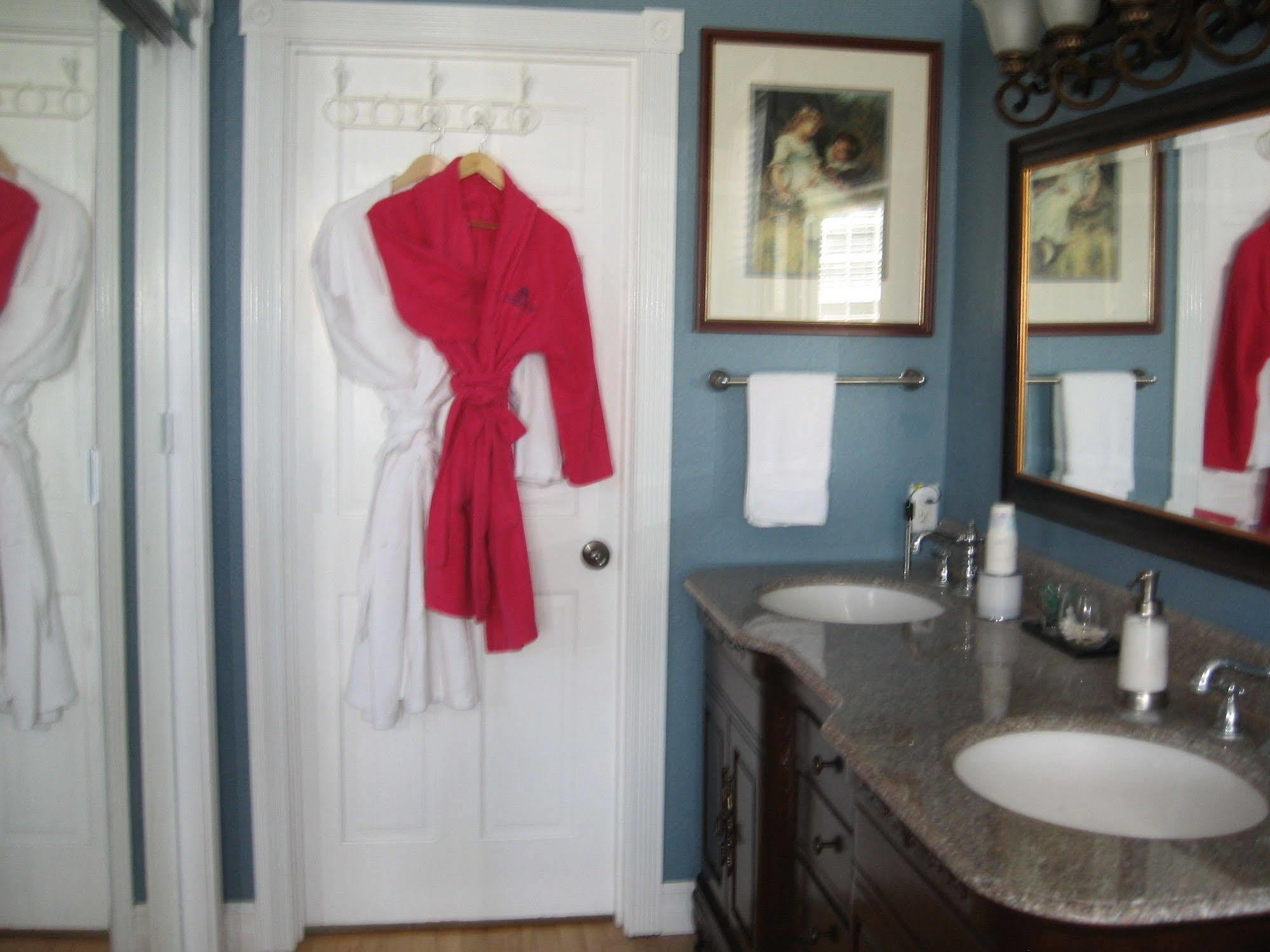 Collins Inn & Seaside Cottages (Adults Only) Ocean Shores Εξωτερικό φωτογραφία
