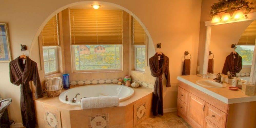 Collins Inn & Seaside Cottages (Adults Only) Ocean Shores Εξωτερικό φωτογραφία