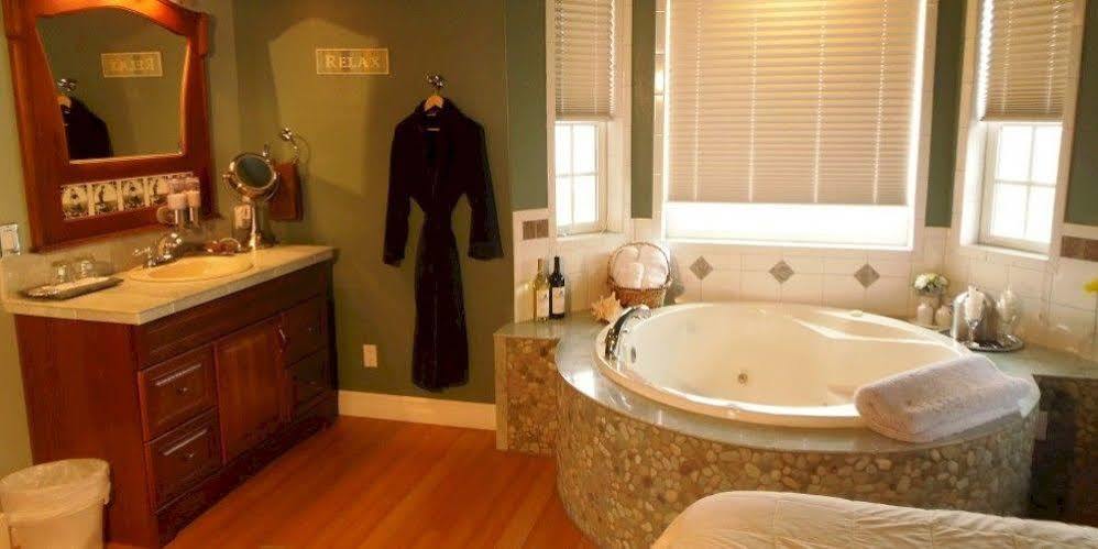 Collins Inn & Seaside Cottages (Adults Only) Ocean Shores Εξωτερικό φωτογραφία