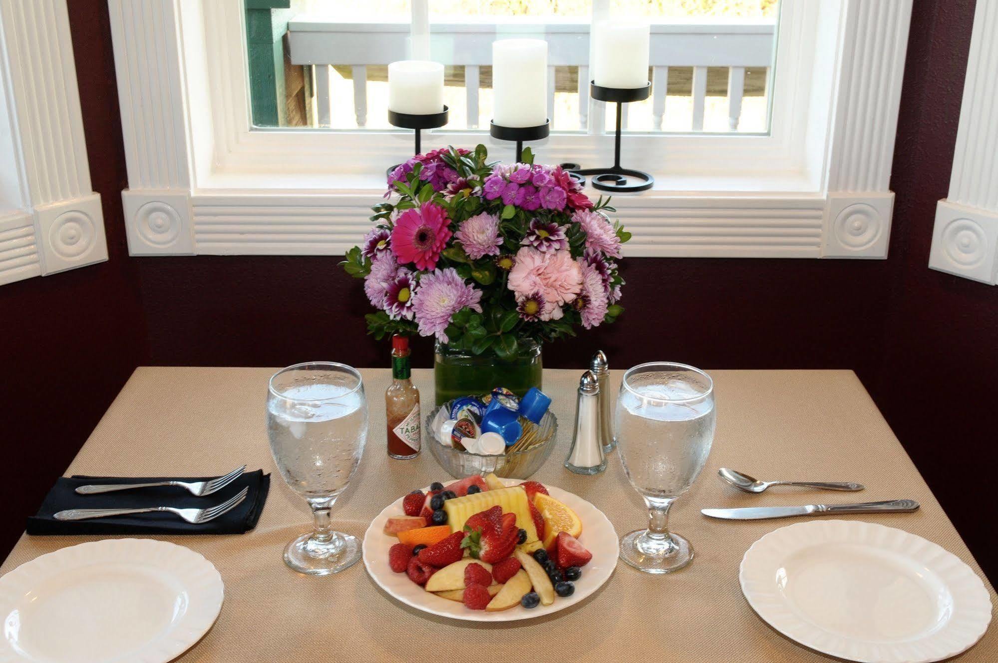 Collins Inn & Seaside Cottages (Adults Only) Ocean Shores Εξωτερικό φωτογραφία