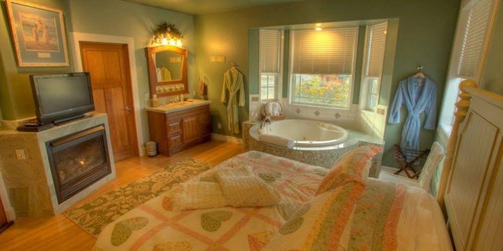 Collins Inn & Seaside Cottages (Adults Only) Ocean Shores Εξωτερικό φωτογραφία